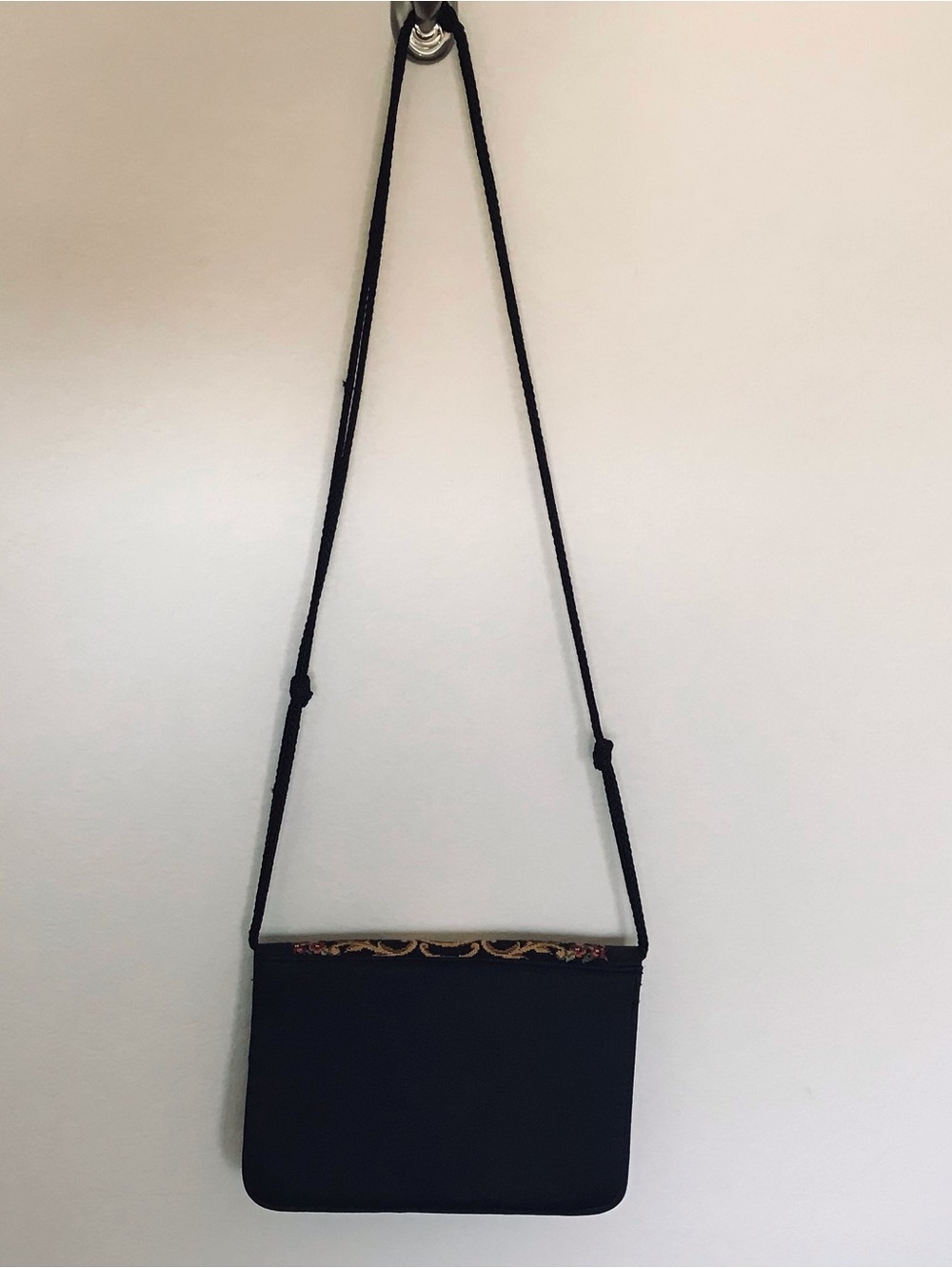 Vintage floral tapestry rectangular purse. - Picture 8 of 8